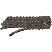 Zwarte Sunrace 6-speed fietsketting CNM22 met 112 schakels en Dacromet coating, geschikt voor fietsversnellingen.