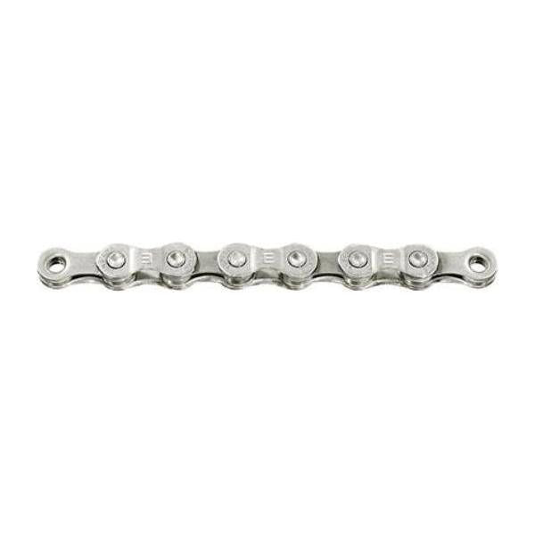 Zilveren Sunrace 9-speed fietsketting CN9E voor e-bike met 136 schakels, zichtbaar op de afbeelding.
