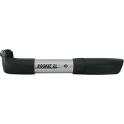 Zilveren SKS Rookie XL 227 mm handpomp voor fietsbanden, compacte en handige fietspomp in beeld.