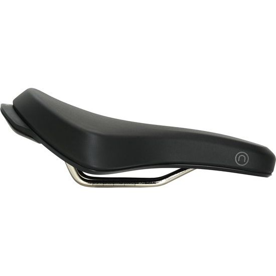 Zwart Selle Royal fietszadel voor stadsfietsen en e-bikes, comfortabel ontwerp voor alle ritten, close-up van het zadel.
