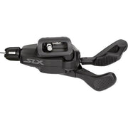 Shimano SLX SL-M7100 12-speed shifter I-Spec EV rechts in zwart, close-up van de bedieningshendel op een fiets.