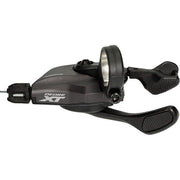 Shimano Deore XT SL-M8100 12-speed Rapidfire Plus shifter rechts, close-up van de fietsschakelaar met duidelijke knoppen.
