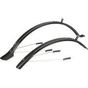 Zwarte SKS Velo 42 Urban 28" spatbordenset met PVC-stangen en 42 mm breedte, geschikt voor stadsfietsen.