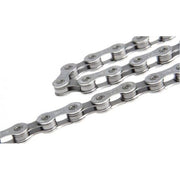 Shimano HG93 9-speed ketting met 114 schakels, geschikt voor racefietsen en mountainbikes, zichtbaar op de afbeelding.