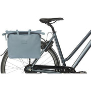 Basil Manhattan Commuter fietslaptoptas voor enkel, waterdicht, 12 liter capaciteit, geschikt voor fietsers, zwart design