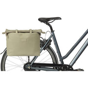 Basil Manhattan Commuter fietslaptoptas voor enkel, 12 liter waterdicht en geschikt voor dagelijks gebruik, zichtbaar op afbeelding