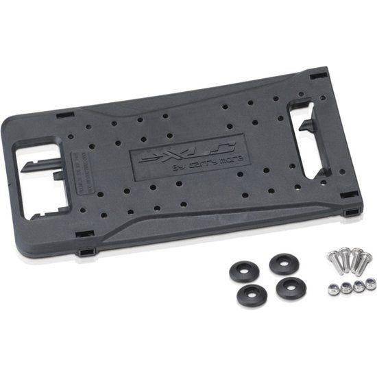 Zwarte XLC Carry More Ba-X13 adapterplaat voor tas, zichtbaar op 550x357 afbeelding.