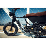 Axa Loop ART2 kettingslot met hangslot en polyester hoes, stevig beveiligingsmiddel voor fietsen.