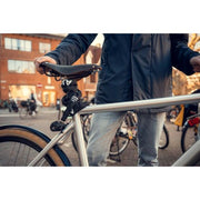 Axa Absolute 5 kettingslot met 5 mm diameter en polyester hoes, stevig en geschikt voor beveiliging van fietsen.