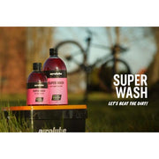 Airolube Super Wash plant-based fietsshampoo, biologisch afbreekbaar, in een groene fles met spons, geschikt voor het schoonmaken van fietsen.