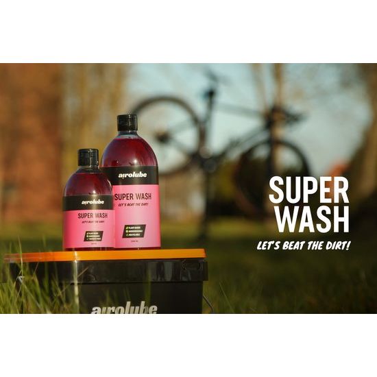 Airolube Super Wash plant-based fietsshampoo, biologisch afbreekbaar, in een groene fles met spons, geschikt voor het schoonmaken van fietsen.
