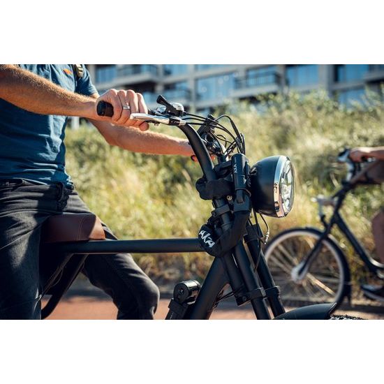 Axa Linq Pro kettingslot ART 3 met stevig metalen ketting en slot voor veilige fietsbeveiliging.
