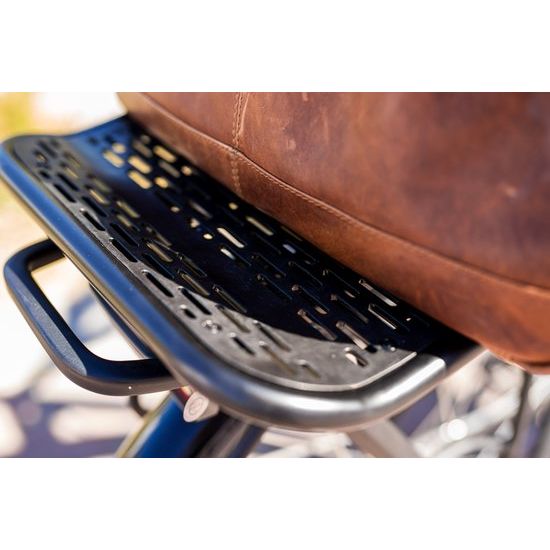 Steco Commuter Mee MZW bagagedragerverbreder bevestigd op fiets voor extra bagage ruimte.