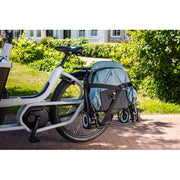 Steco Buggy-Mee Advanced Mat in zwart, geschikt voor buggy drager, zichtbaar in de afbeelding met bevestigingsmateriaal.