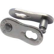 Twee KMC Z1EHX 3/32 smalle missinglinks voor kettingschakels en pennen, geschikt voor mountainbikes en fietsketting.