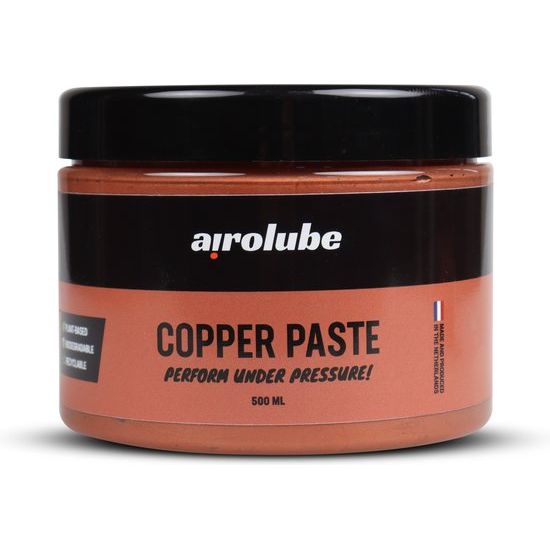 Airolube koperen montagepasta met keramische en biologisch afbreekbare eigenschappen op een wit oppervlak.
