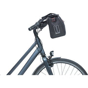 Zwarte Basil City MIK fietstas voor enkel, waterafstotend, 8-11 liter, geschikt voor fietsaccessoire of bagage.