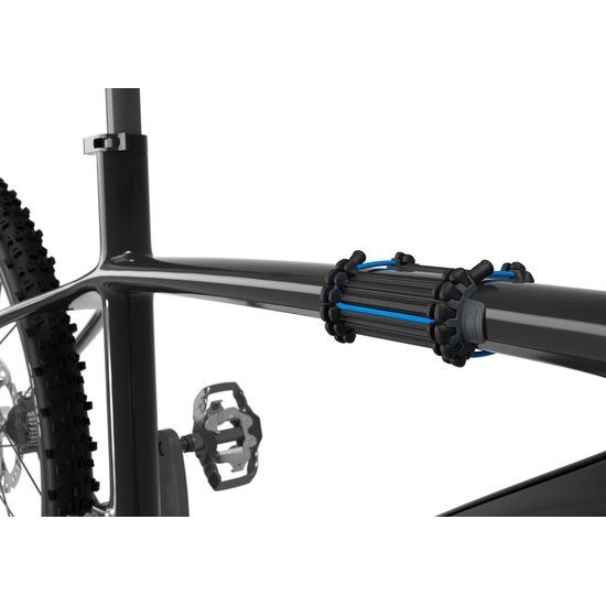 Thule carbon frameadapter met thermoplastische rubberen voering voor fietsendrager onderdelen, zichtbaar op de afbeelding.