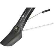 Zwarte SKS Velo 42 Urban 28" spatbordenset met pvc-stangen en 42 mm breedte, geschikt voor stadsfietsen.