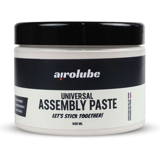 Airolube universele keramische montagepasta in een 550x403 mm verpakking, biologisch afbreekbaar en geschikt voor diverse montageklussen.