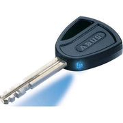 Zwart Abus Citychain 1010 kettingslot van 170 cm en 9 mm dik, liggend op een neutrale achtergrond.