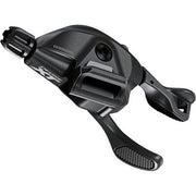 Shimano Deore XT SL-M8100 12-speed Rapidfire Plus shifter rechts, close-up van de bedieningsknop voor mountainbiken