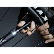 Topeak Tubi Master X CO2-pomp met cartridge, compacte fietspomp voor snelle bandenopblaasingen, zwart en blauw ontwerp