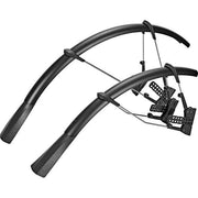 Zwarte SKS Raceblade Pro spatbordenset voor 28-inch fietsen, beschermt tegen modder en water tijdens het rijden.