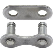 Twee zilveren KMC Snap-On kettingschakels 1/2X1/8" voor fietskettingen, breed EPT, zichtbaar op afbeelding.