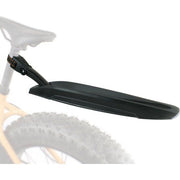 Zwarte SKS Fatboard spatbordset voor 26-inch fietsen, gemaakt van PVC, beschermt tegen vuil en water.
