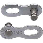 Twee KMC Missinglink 7/8R EPT kettingschakels van 7,3 mm voor fietskettingen, zichtbaar op afbeelding.
