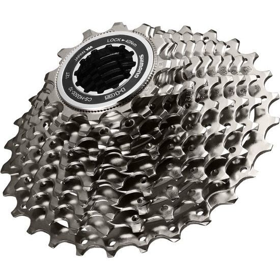 Shimano 10-speed cassette met HG-systeem, zichtbaar op een 550x464 afbeelding, geschikt voor racefietsen en mountainbikes.