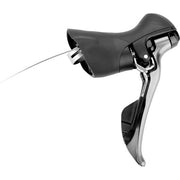 Shimano Claris ST-R2030 3-speed shifters in grijs en zwart, verstelbare links voor fietsversnellingen, close-up van de bediening.