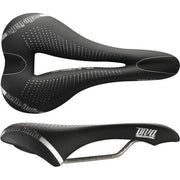 Selle Italia Diva Gel Superflow fietszadel met titanium en Fibra-Tek zadelbasis, comfortabel voor lange ritten.