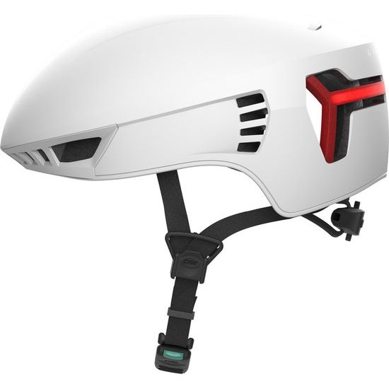 Crnk Racefiets helm Genetic met ventilatieopeningen en strak design, geschikt voor wielrenners.