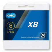 KMC X8 1/2 x 3/32 inch ketting met 114 schakels in zilver, geschikt voor 8-speed fietsen, gedetailleerde close-up.