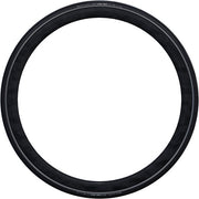 Schwalbe One Plus Performance vouwband racefiets, 28 inch, met Smartguard bescherming, op een wiel.