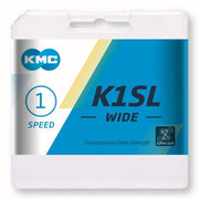 KMC K1SL 1/8 ketting in zilver met 100 schakels voor single speed fietsen, zicht op de schakels en zilveren afwerking.