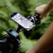 Zwarte KLICKfix Phonepad Loop fiets telefoonhouder met klittenbandsluiting en compatibele telefoonvastzetting.