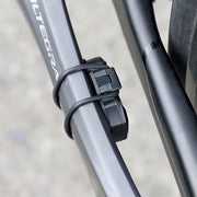 Zwarte Cateye Compd CDC-30 cadanssensor met Bluetooth Dual Band, ANT+ en IPX7 waterbestendigheid, geschikt voor sportfietsen