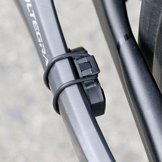 Zwarte Cateye Compd CDC-30 cadanssensor met Bluetooth Dual Band, ANT+ en IPX7 waterbestendigheid, geschikt voor sportfietsen
