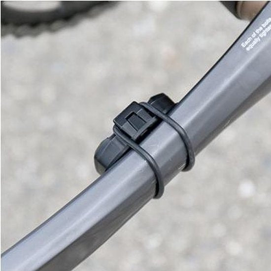 Zwarte Cateye CDC-30 cadanssensor met Bluetooth, ANT+ en IPX7 waterbestendig, voor fietscomputers en trainingsapps
