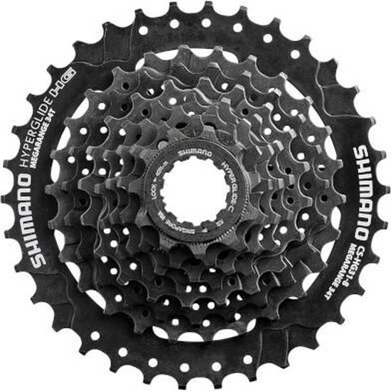 Shimano Altus Hg31 8-speed cassette voor fiets, zichtbaar met tandwielen en bevestigingsring op een fiets onderdeel