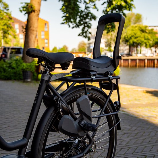 Urban Iki Duod Junior voetbeschermer in Bincho Black voor fietsstoeltjes, biedt bescherming en stijl voor jonge kinderen.
