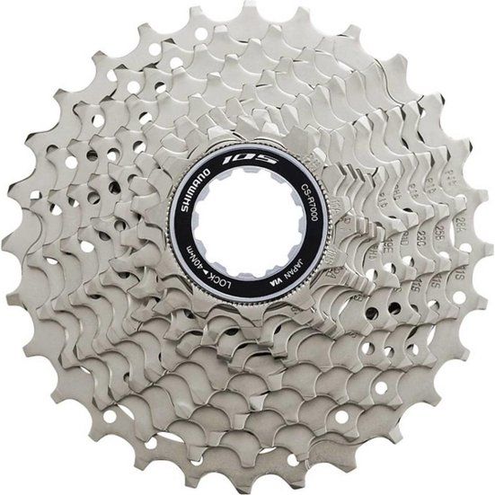 Shimano Cassette 105 CS-R7000 11-speed zichtbaar met metalen tanden en zwarte behuizing op een fiets.