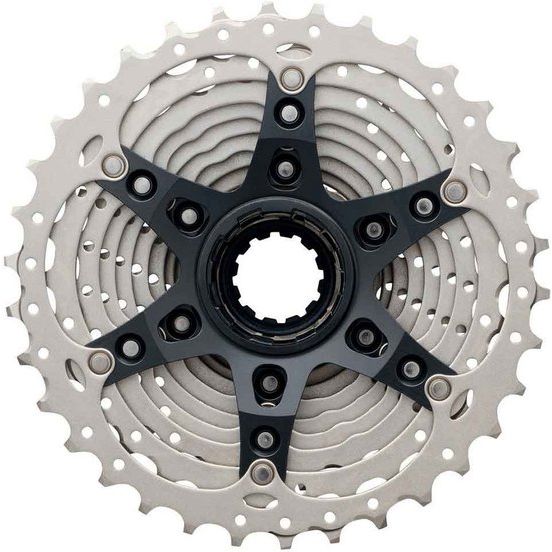 Shimano Ultegra R8000 11-speed cassette met metalen tanden en zwarte behuizing, geschikt voor racefietsen.
