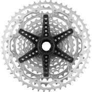 Shimano Deore M6100 12-speed Hyperglide+ cassette met 10-51T tanden, zichtbaar op de afbeelding.