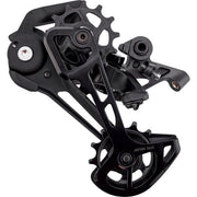 Shimano Deore XT M8100 SGS 12-speed achterderailleur in zwart, direct mount, zichtbaar in close-up.