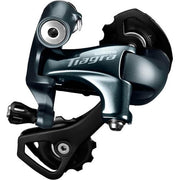 Shimano Tiagra 4700 achterderailleur 10-speed GS zwart, zichtbaar met derailleur en kabel voor racefiets.