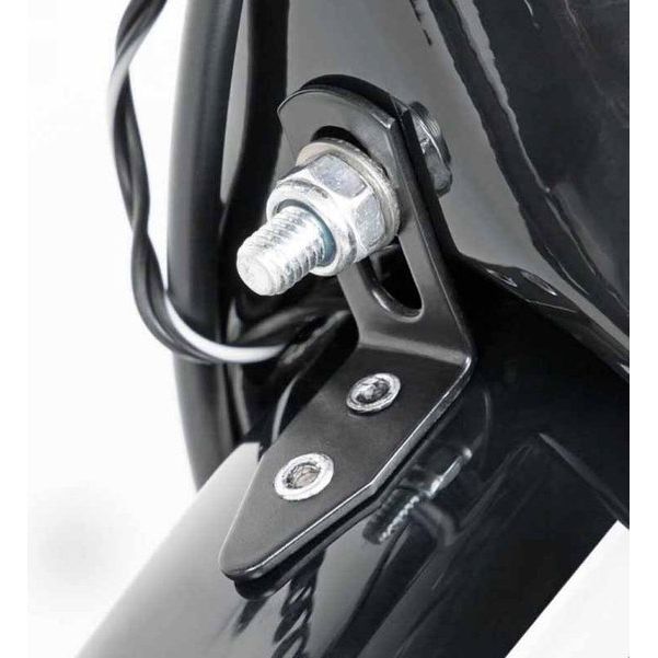 Zwarte SKS Bluemels Stripes spatbordenset voor 28-inch fietsen, zichtbaar op een close-up afbeelding.